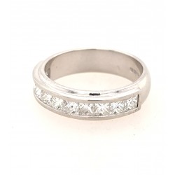 Pre Owned Platinum Diamond Band ZA787